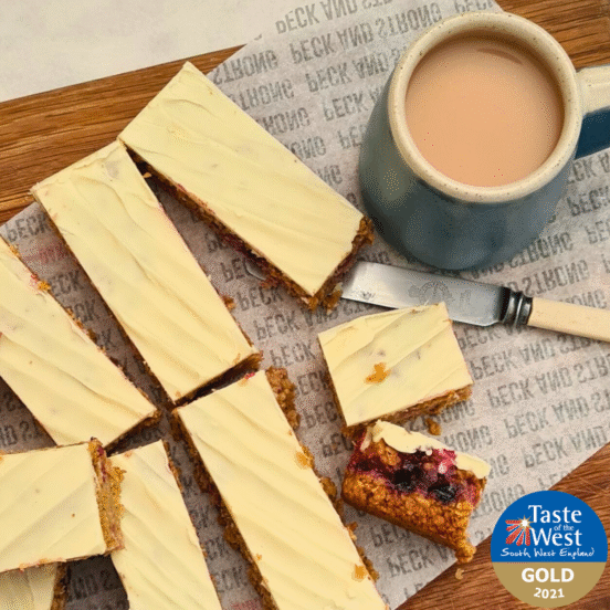 Peck & Strong Yoghurt Topped Apple & Blackcurrant Flapjack